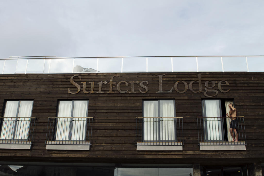 Surfers Lodge เปนิช ภายนอก รูปภาพ